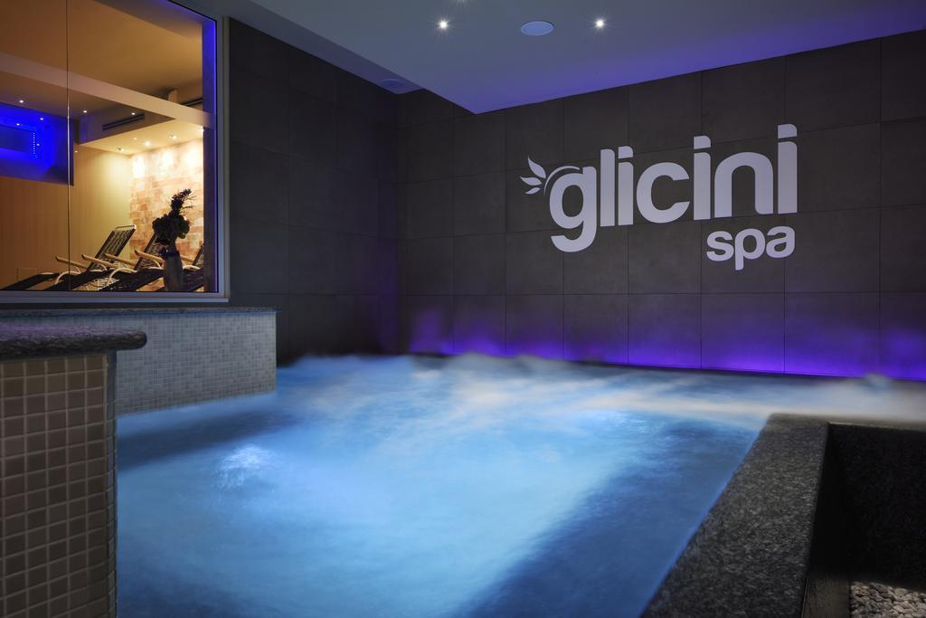 Hotel Villa Glicini Пинероло Экстерьер фото